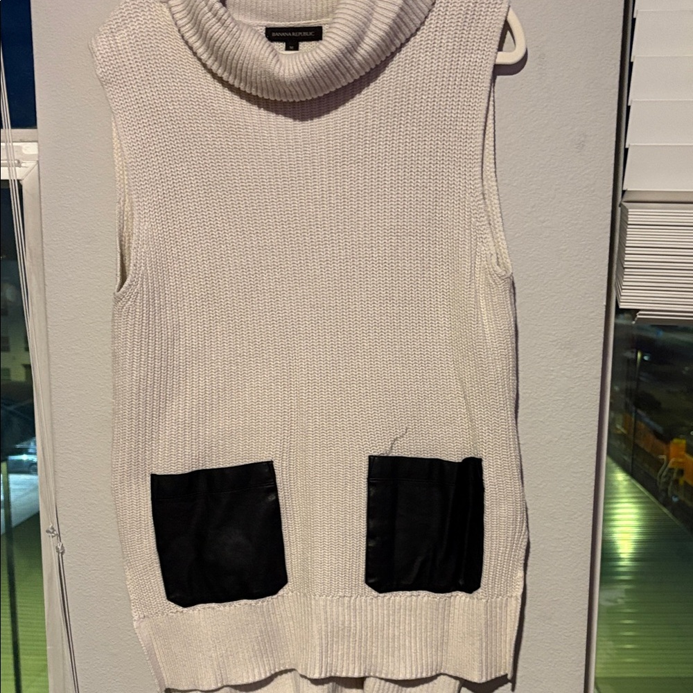 Banana Republic Cream Sleeveless Cowl Neck Sweater with Black Pockets